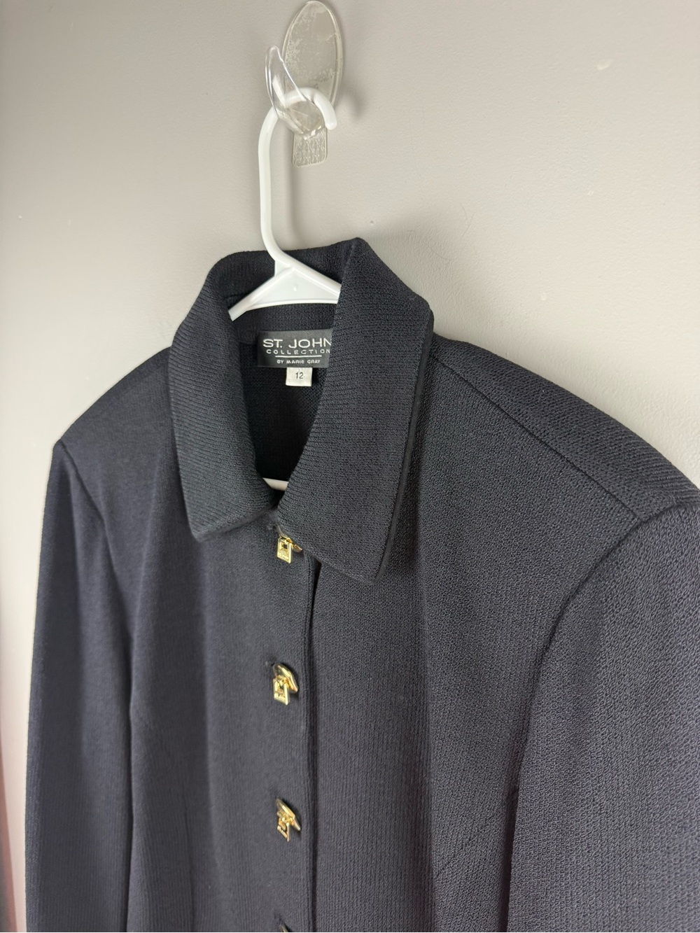 St John Women’s Black Knit Gold Button Up Collared Long Sleeve Sweater SZ 12